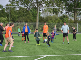 Laatste training S.K.N.W.K. JO7-1 (partijtje tegen de ouders) van maandag 27 mei 2024 (175/180)